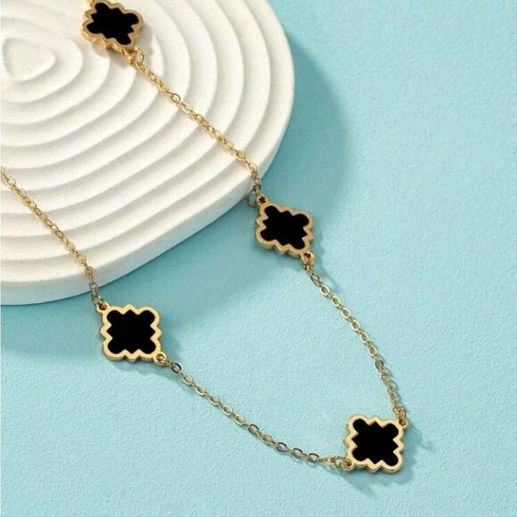 14K Gold Plated & Black four leaf clover/quatrefoil necklace - Picture 2 of 4